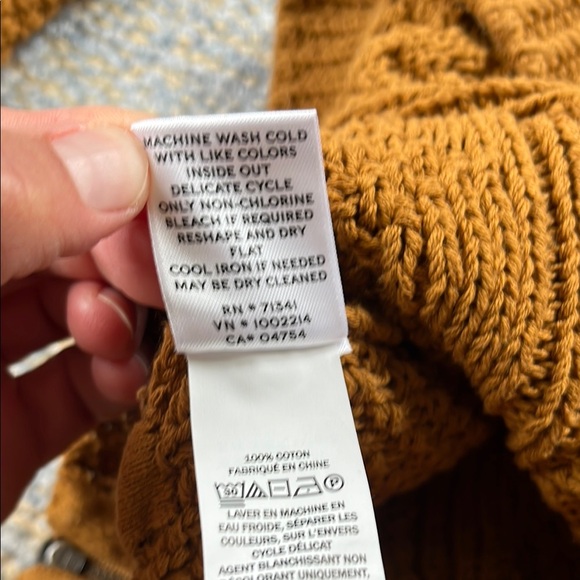 L.L. Bean Gold Cable Knit Crew Neck Sweater - Picture 5 of 5